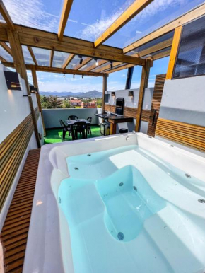 Casa Conceito com Jacuzzi, Vista e Ar na Praia do Rosa